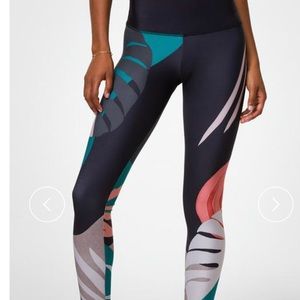 NWOT💥 ONZIE High Rise Leggings. S/M